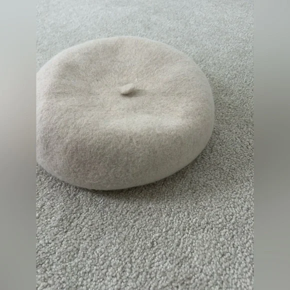 Structured wool beret hat - Picture 2 of 6